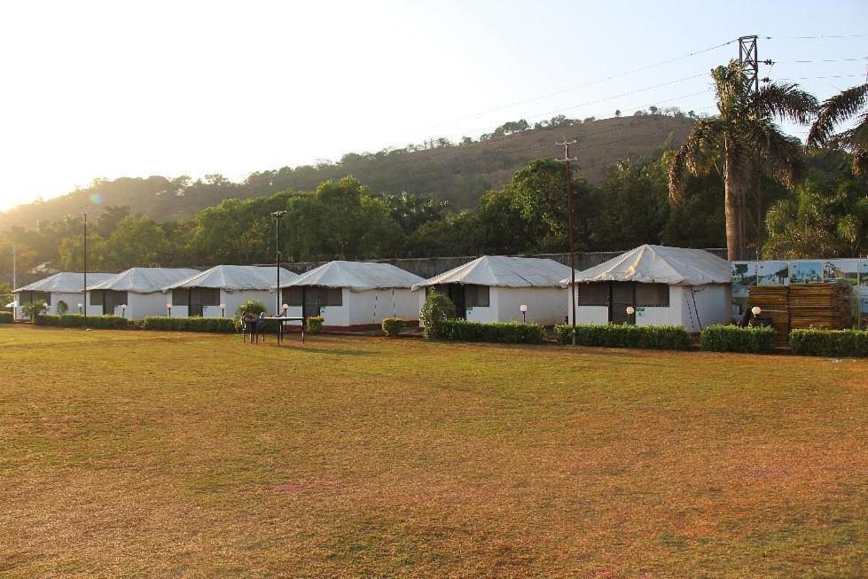 Whispering Woods Resort Lonavala Buitenkant foto