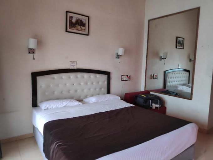 Whispering Woods Resort Lonavala Buitenkant foto