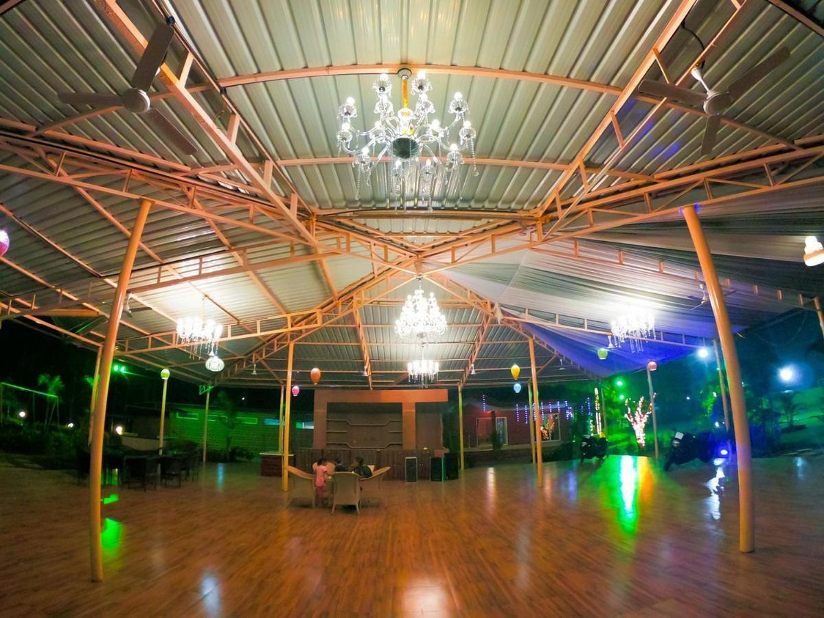 Whispering Woods Resort Lonavala Buitenkant foto
