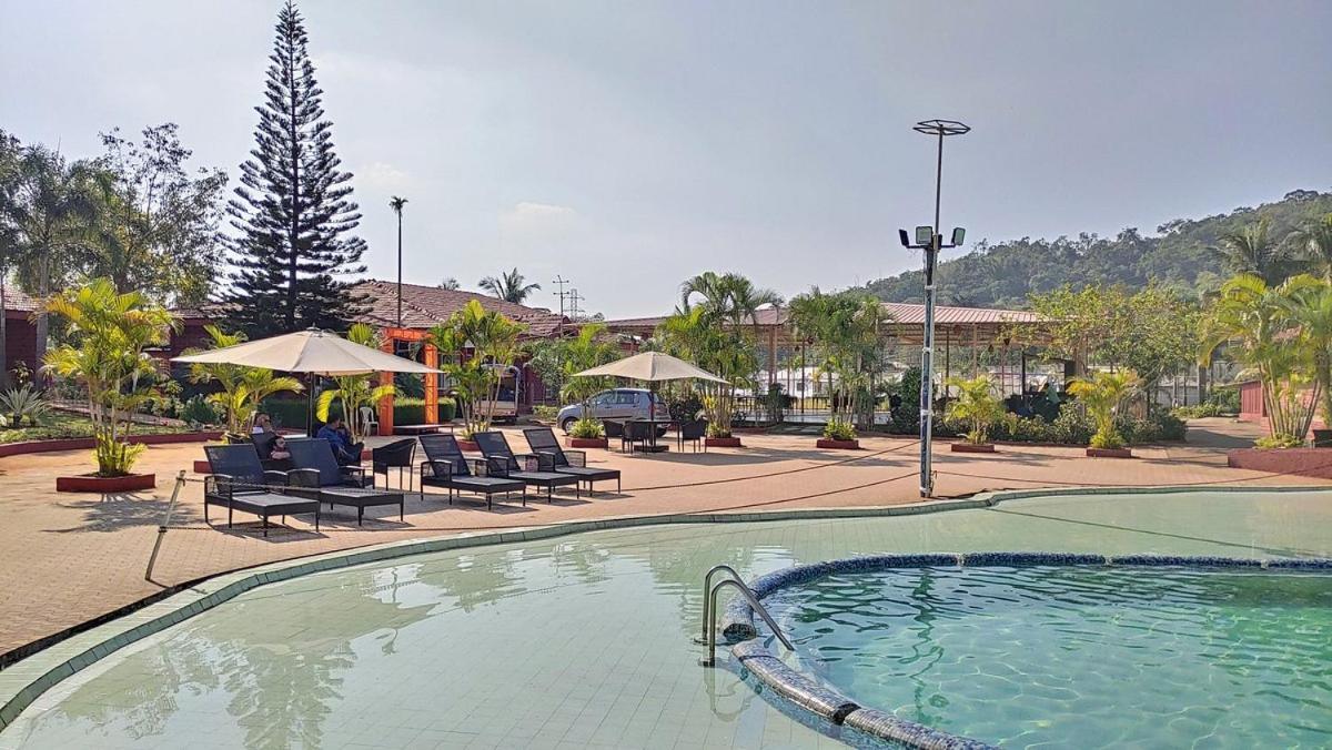 Whispering Woods Resort Lonavala Buitenkant foto
