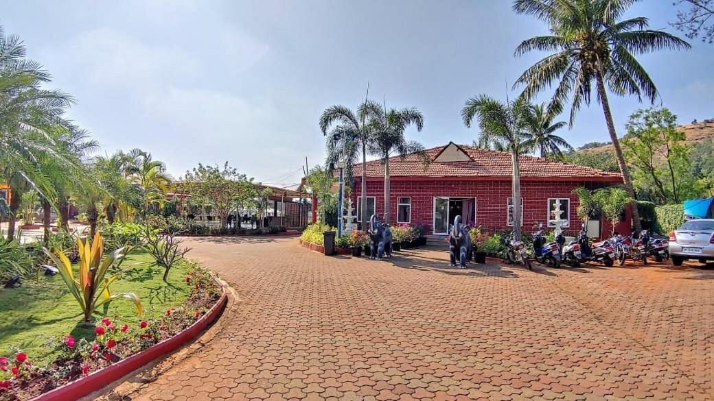 Whispering Woods Resort Lonavala Buitenkant foto