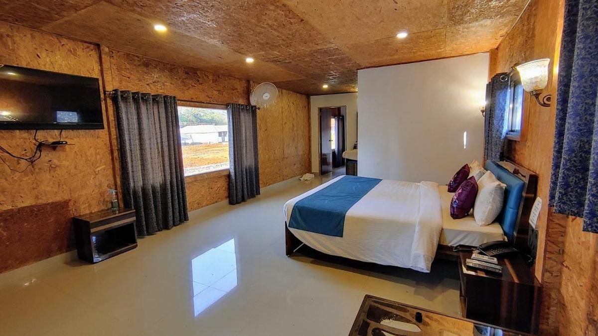 Whispering Woods Resort Lonavala Buitenkant foto