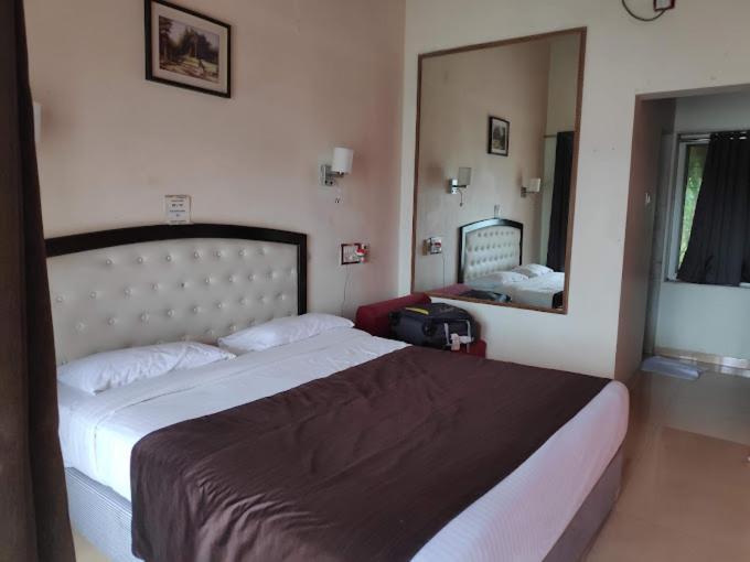 Whispering Woods Resort Lonavala Buitenkant foto